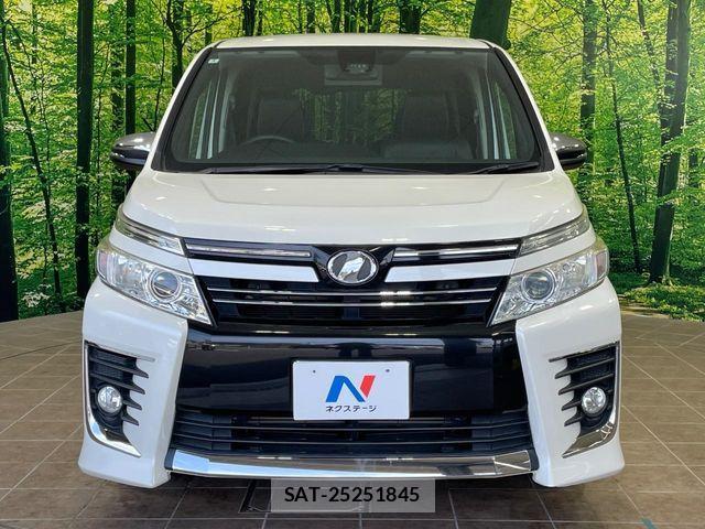 Toyota VOXY 2016-05 7621222-14
