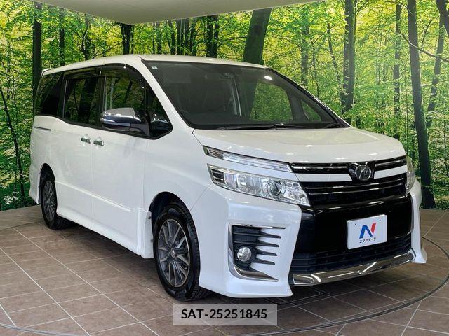 Toyota VOXY 2016-05 7621222-16