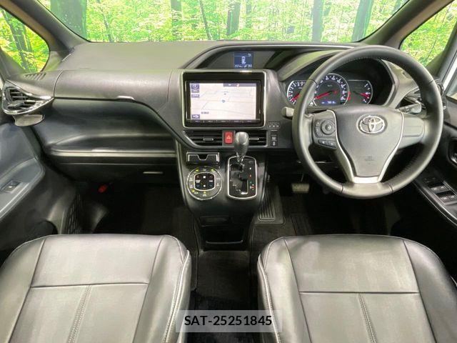 Toyota VOXY 2016-05 7621222-1