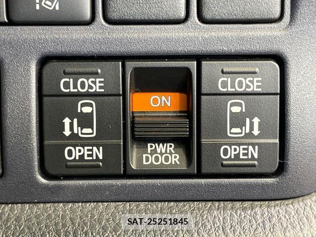 Toyota VOXY 2016-05 7621222-5