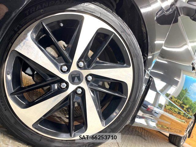 Toyota VOXY 2017-07 7621210-12