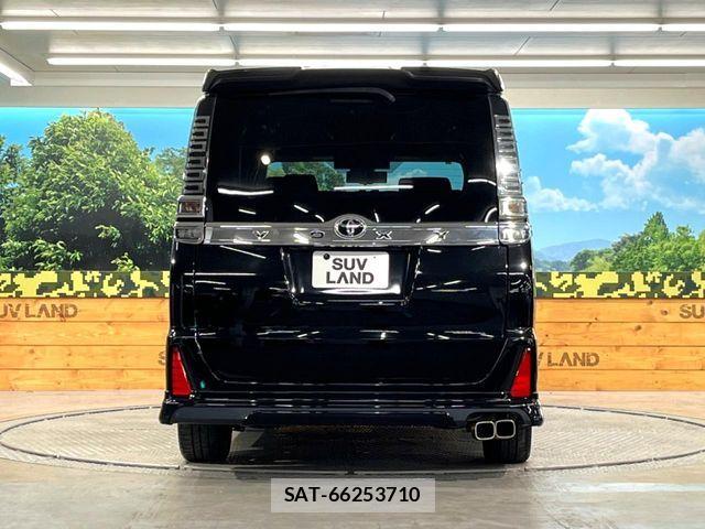 Toyota VOXY 2017-07 7621210-14