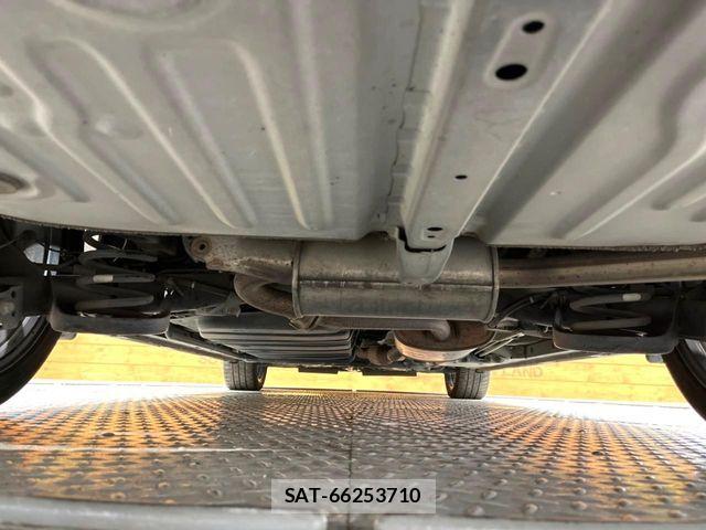 Toyota VOXY 2017-07 7621210-18