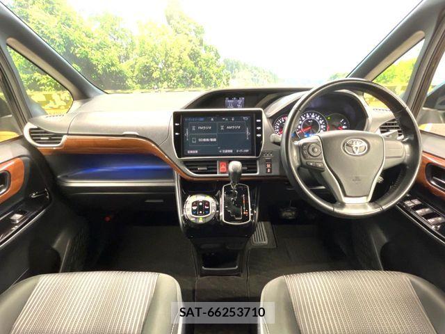 Toyota VOXY 2017-07 7621210-1