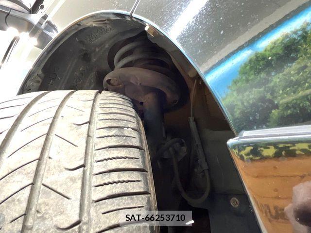 Toyota VOXY 2017-07 7621210-19