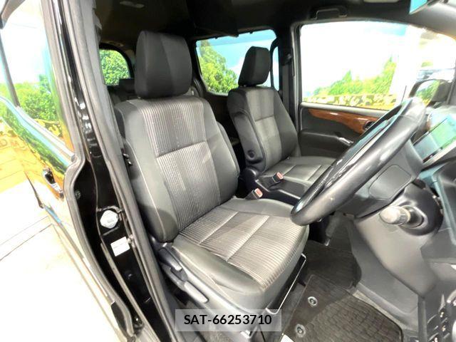 Toyota VOXY 2017-07 7621210-6