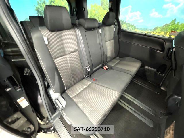 Toyota VOXY 2017-07 7621210-7