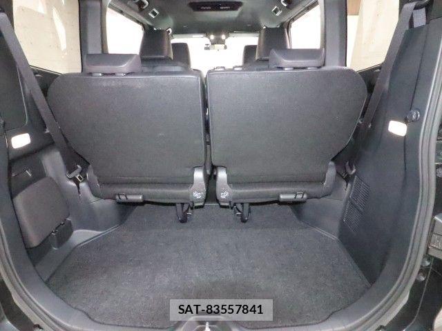 Toyota VOXY 2022-08 7621172-10