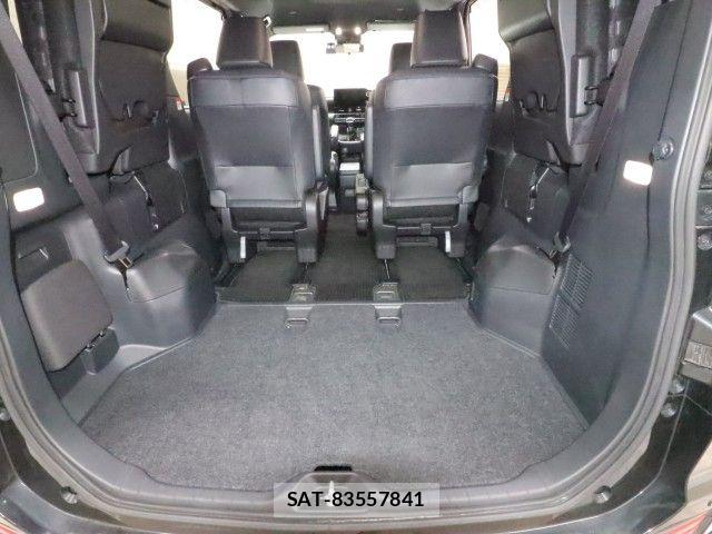 Toyota VOXY 2022-08 7621172-11