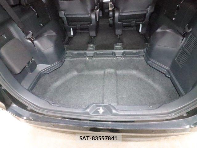 Toyota VOXY 2022-08 7621172-12