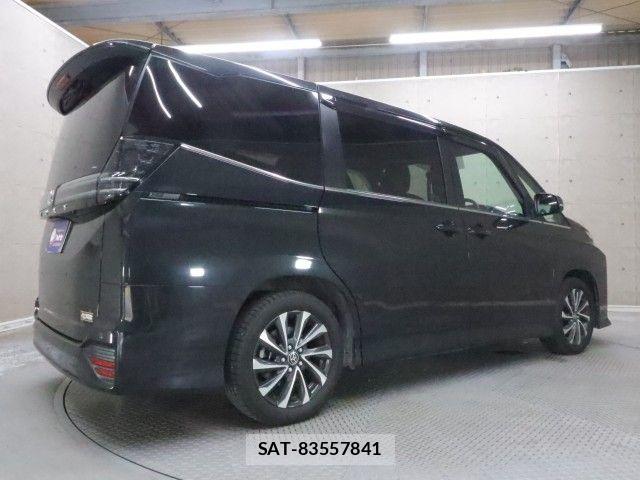 Toyota VOXY 2022-08 7621172-1