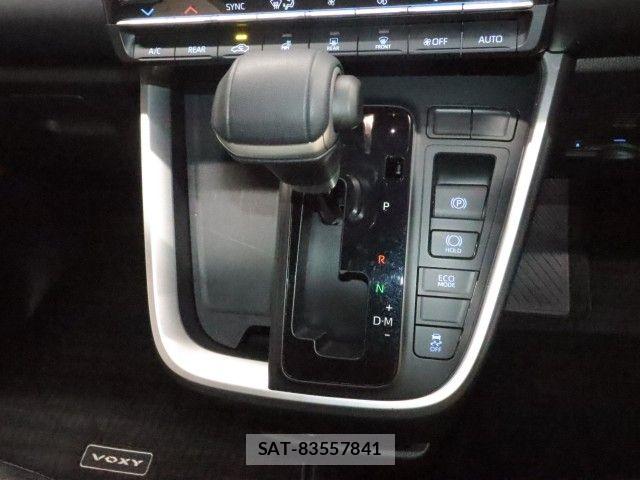 Toyota VOXY 2022-08 7621172-22