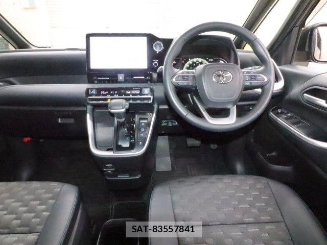 Toyota VOXY 2022-08 7621172-2