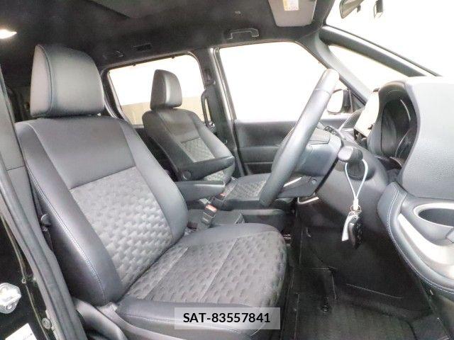 Toyota VOXY 2022-08 7621172-3