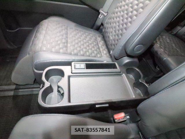Toyota VOXY 2022-08 7621172-8