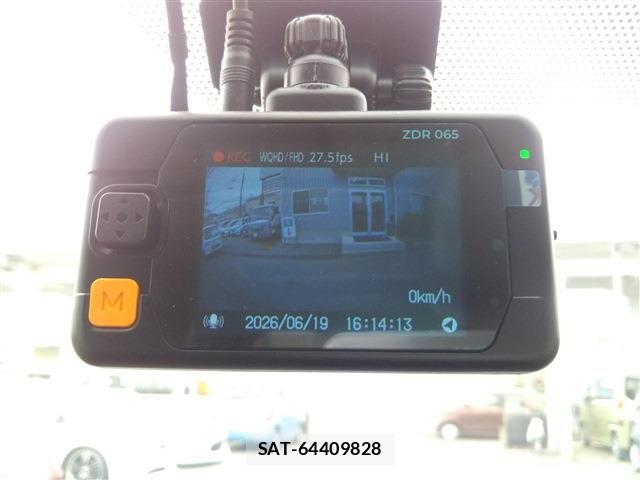 Toyota VOXY 2014-07 7621229-9
