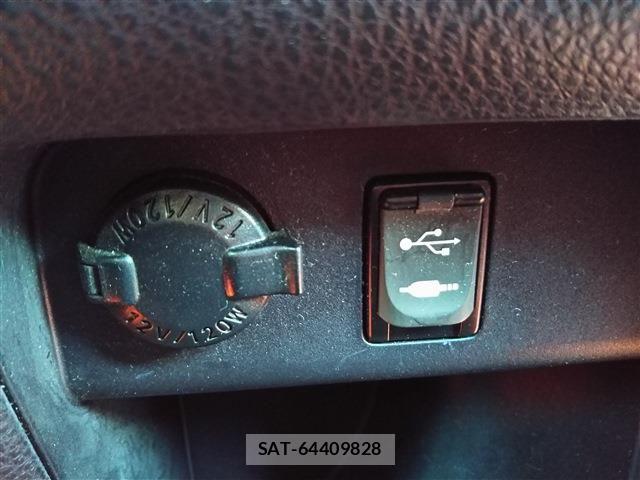 Toyota VOXY 2014-07 7621229-14