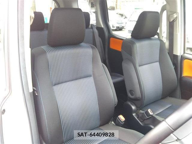 Toyota VOXY 2014-07 7621229-17