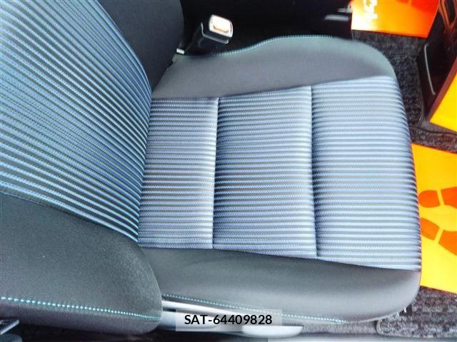 Toyota VOXY 2014-07 7621229-18