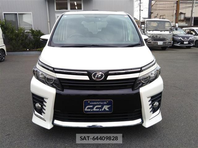 Toyota VOXY 2014-07 7621229-1