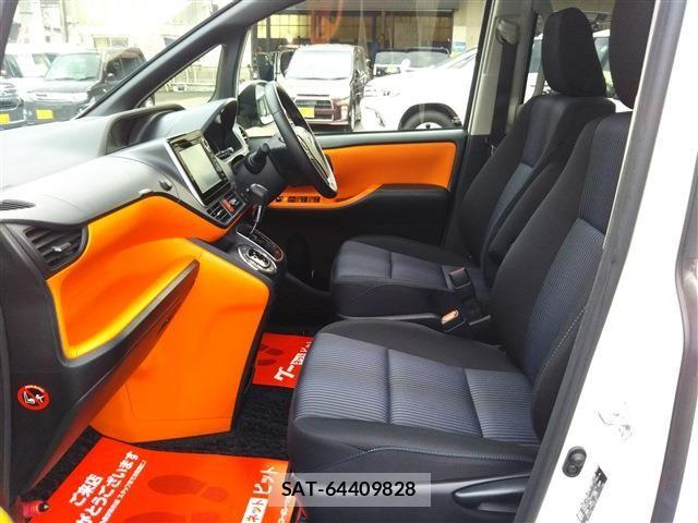 Toyota VOXY 2014-07 7621229-19
