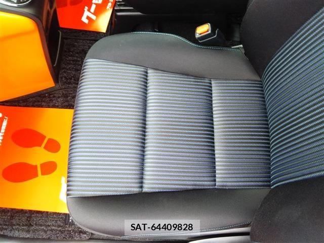 Toyota VOXY 2014-07 7621229-20