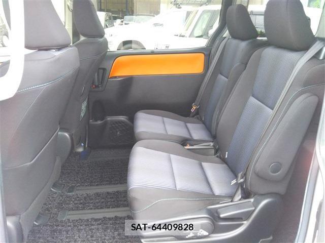 Toyota VOXY 2014-07 7621229-21