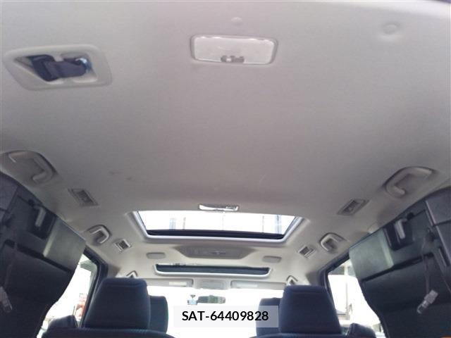 Toyota VOXY 2014-07 7621229-25