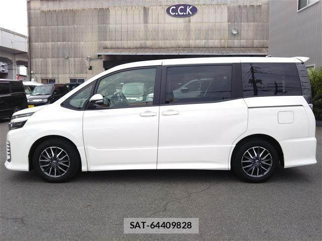 Toyota VOXY 2014-07 7621229-3