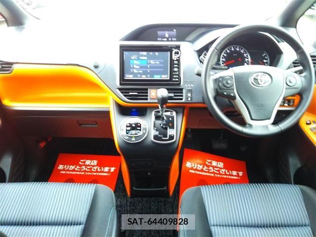 Toyota VOXY 2014-07 7621229-5