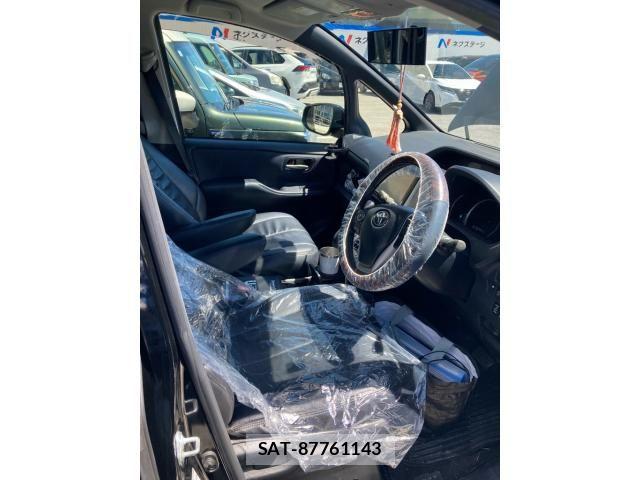 Toyota VOXY 2014-03 7621237-13