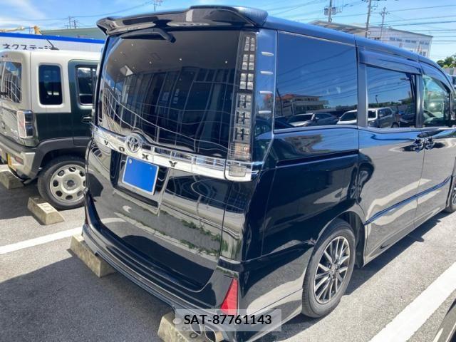 Toyota VOXY 2014-03 7621237-2