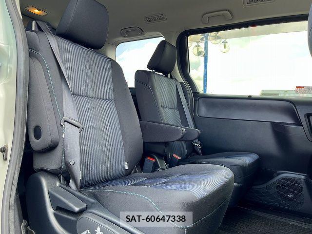 Toyota VOXY 2015-04 7621203-9