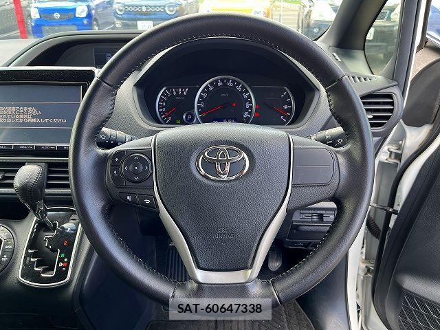 Toyota VOXY 2015-04 7621203-13