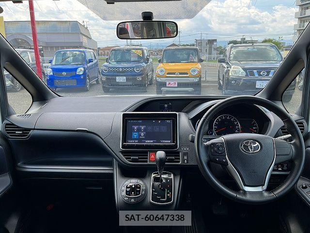 Toyota VOXY 2015-04 7621203-1