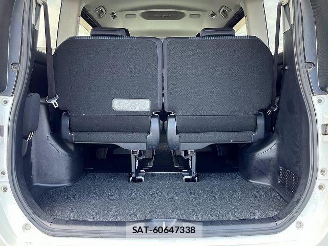 Toyota VOXY 2015-04 7621203-20