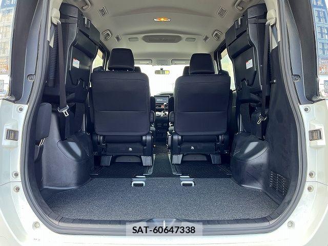 Toyota VOXY 2015-04 7621203-21