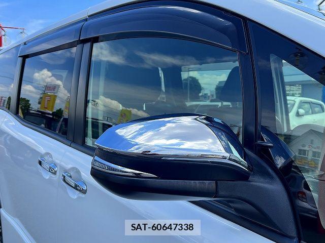 Toyota VOXY 2015-04 7621203-24