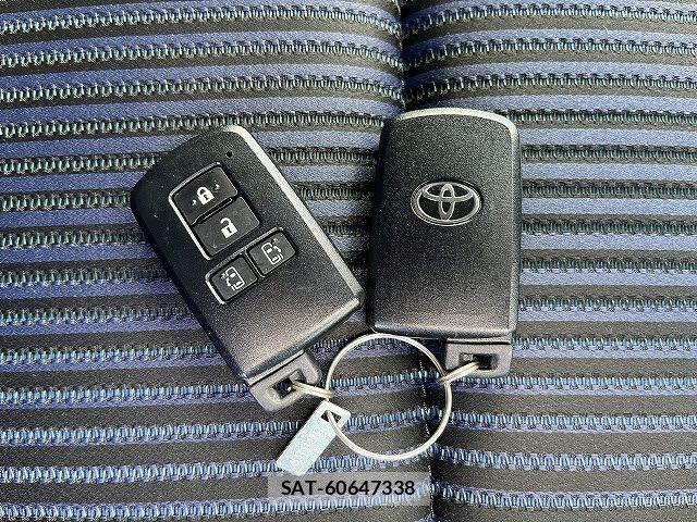 Toyota VOXY 2015-04 7621203-25
