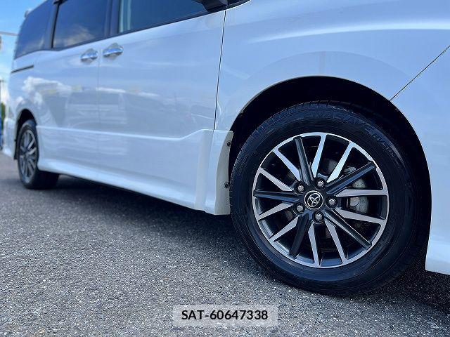 Toyota VOXY 2015-04 7621203-26