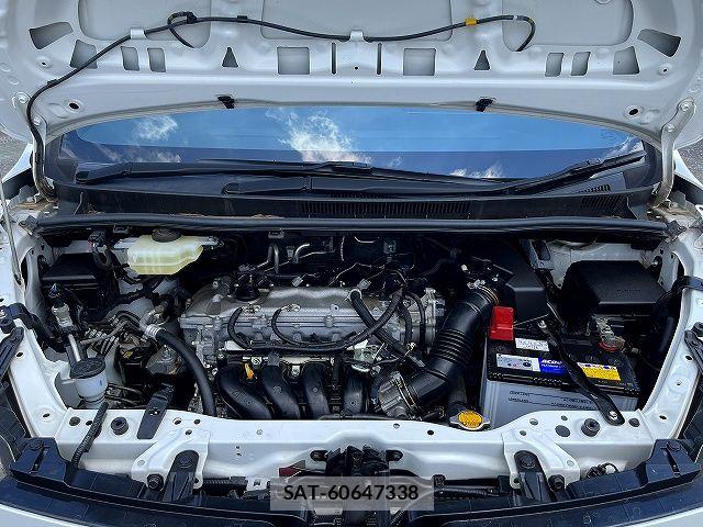 Toyota VOXY 2015-04 7621203-27