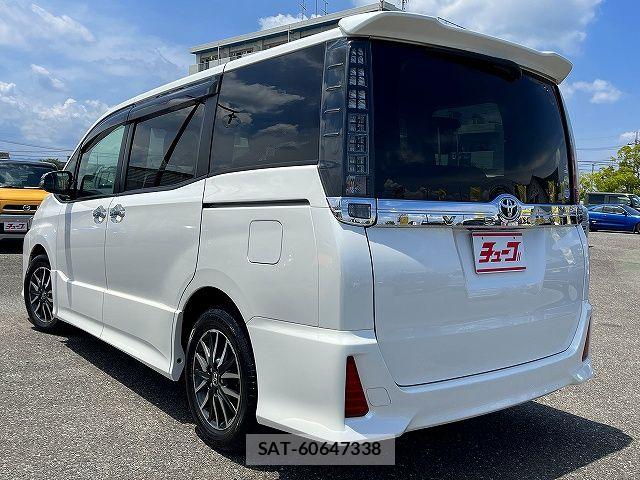 Toyota VOXY 2015-04 7621203-8
