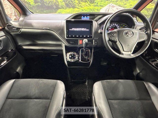 Toyota VOXY 2021-06 7621180-1