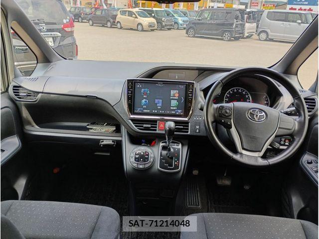 Toyota VOXY 2014-06 7621224-10