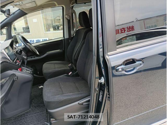 Toyota VOXY 2014-06 7621224-12