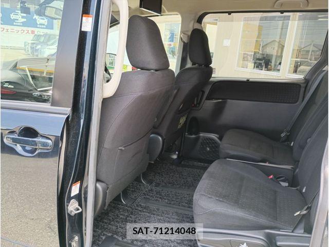 Toyota VOXY 2014-06 7621224-13