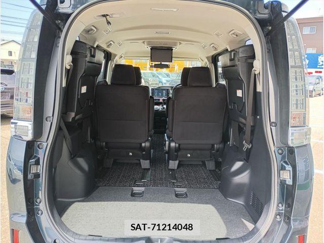 Toyota VOXY 2014-06 7621224-15
