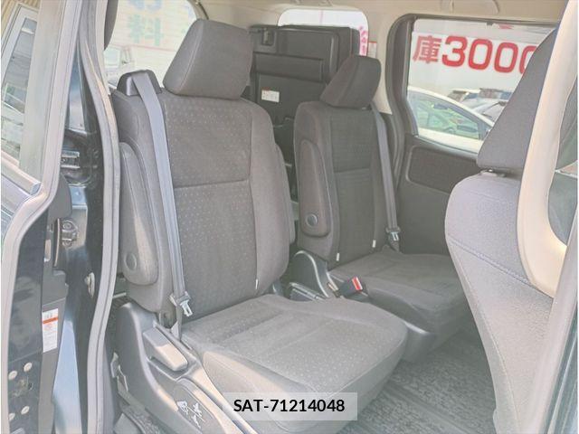 Toyota VOXY 2014-06 7621224-16