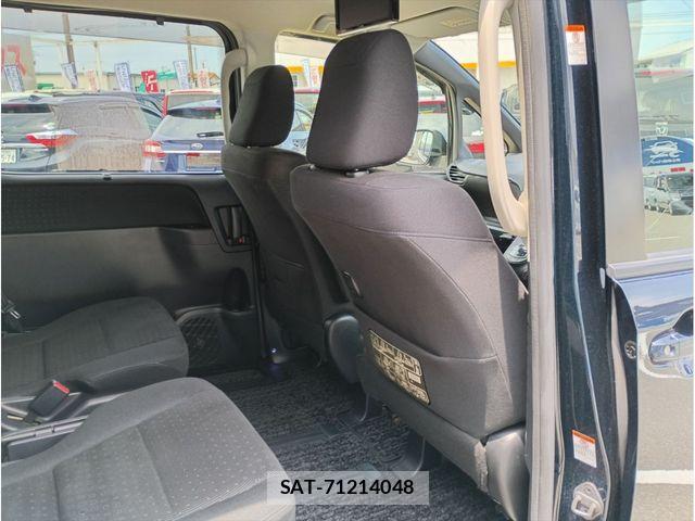 Toyota VOXY 2014-06 7621224-17