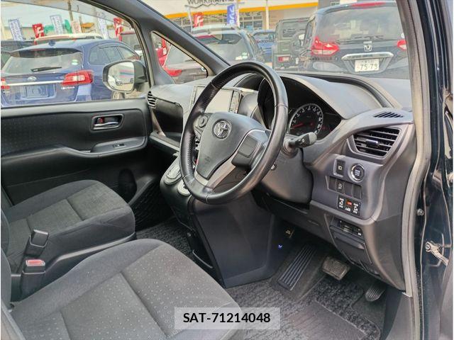 Toyota VOXY 2014-06 7621224-19
